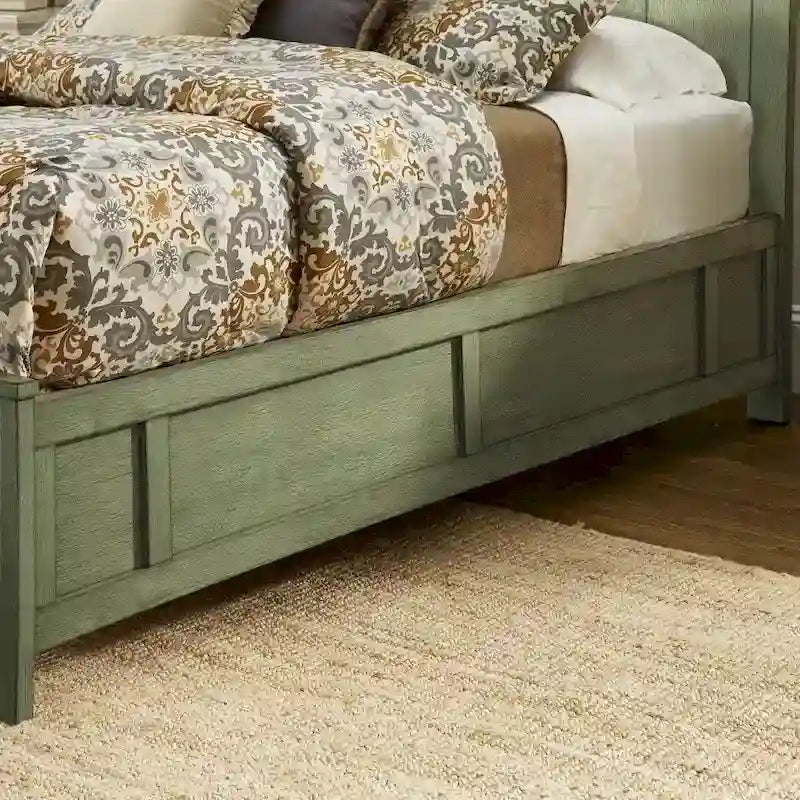 Bed with a Vintage-Textured Fan-Shaped Frame